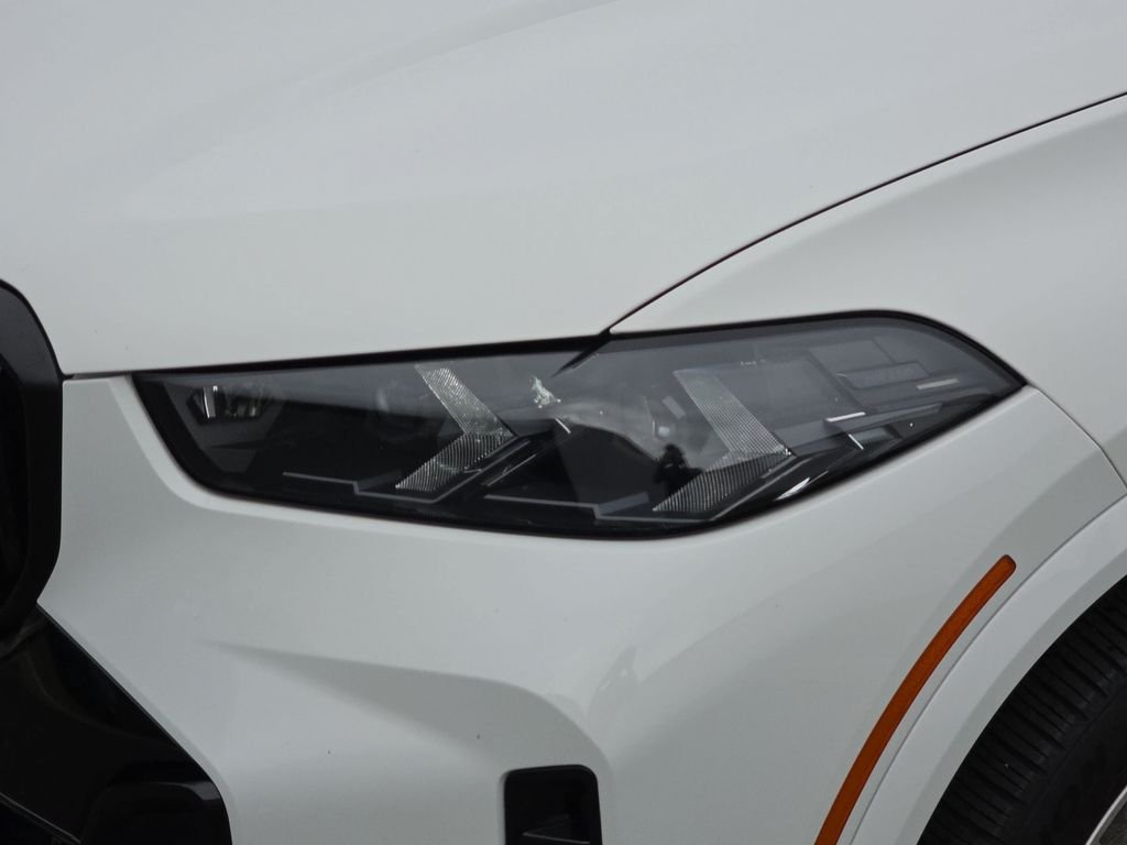 Used 2024 White BMW xDrive40i image 32