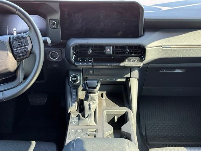 Used 2024  Toyota Base image 32