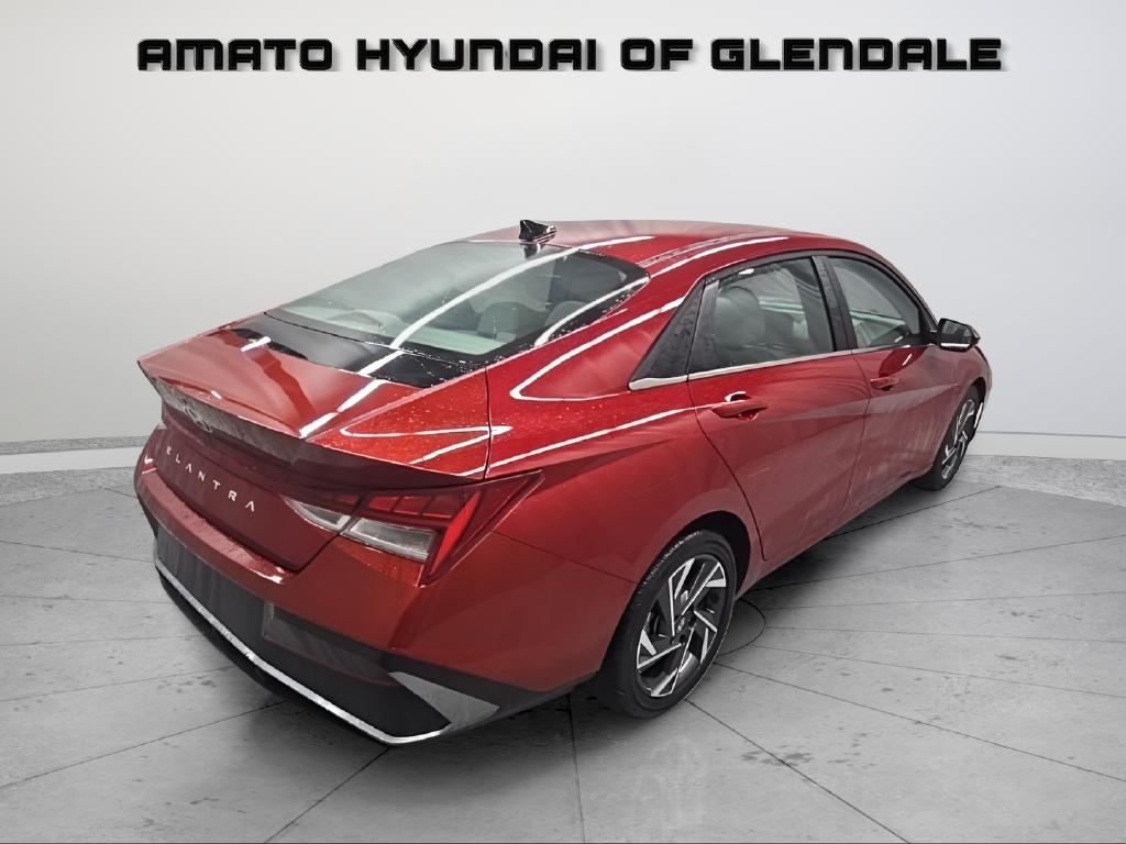 Used 2025 Red Hyundai SEL Convenience image 6