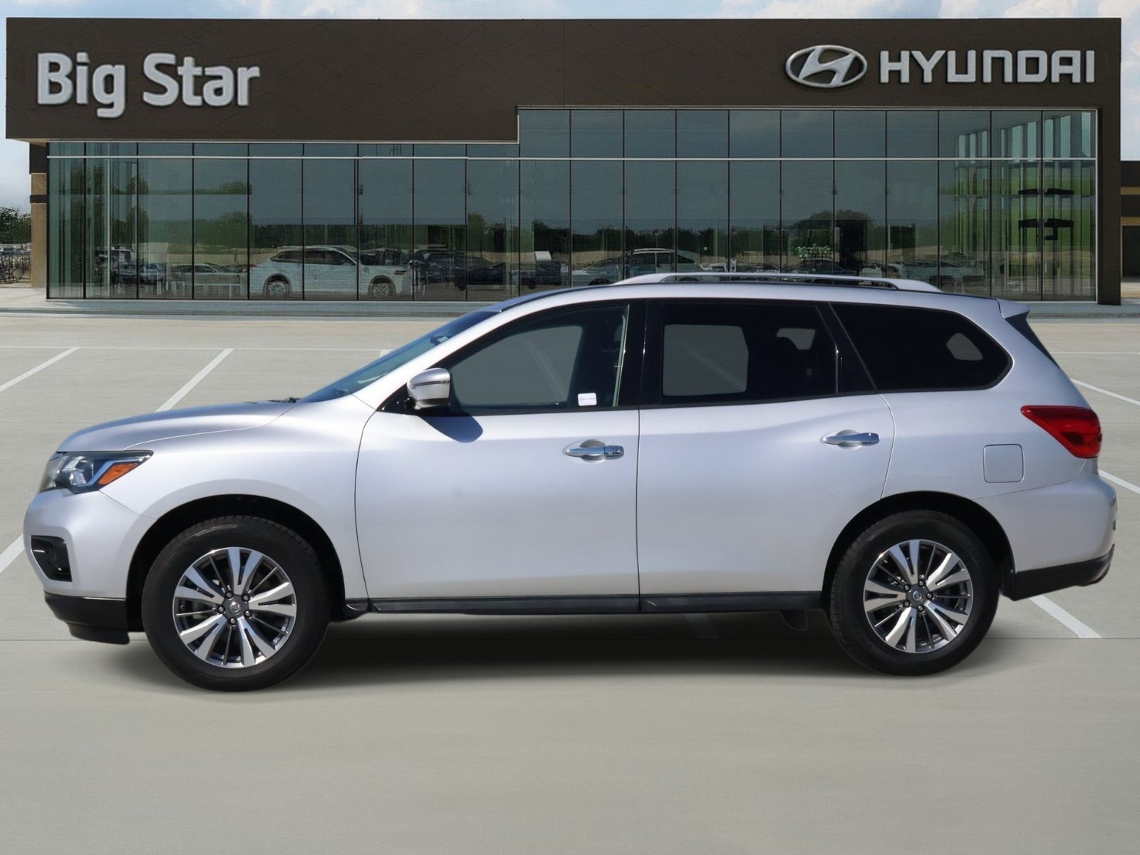 Used 2018 Nissan Pathfinder SV with VIN 5N1DR2MM3JC646614 for sale in Friendswood, TX