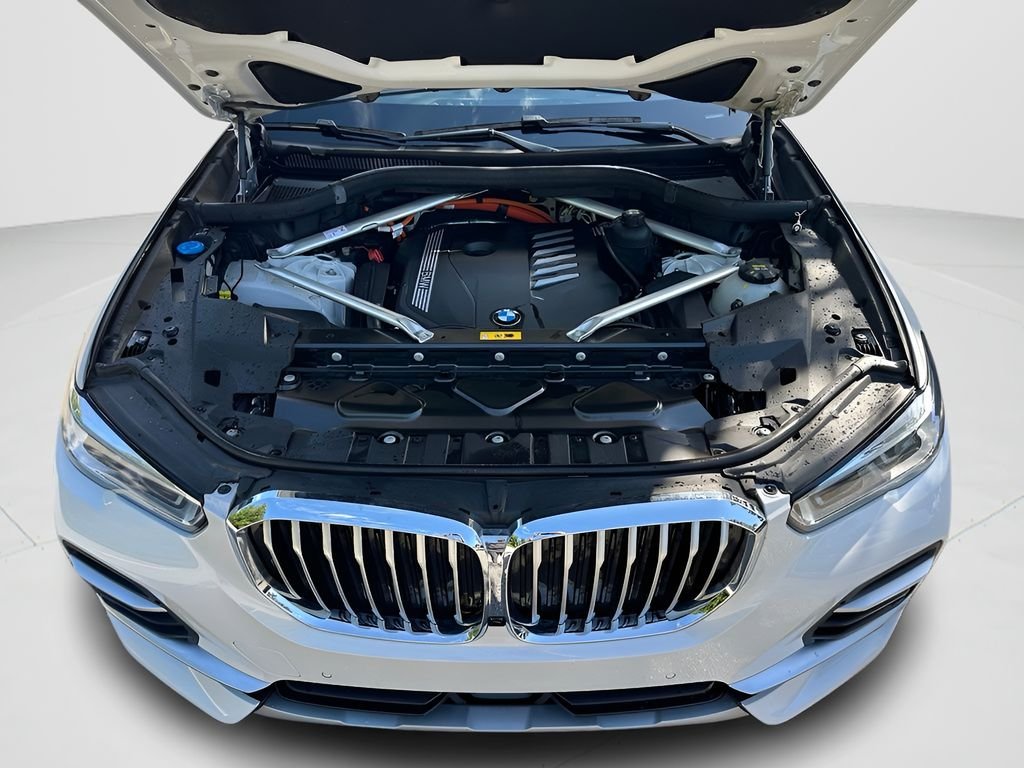 Used 2021 White BMW xDrive45e image 27