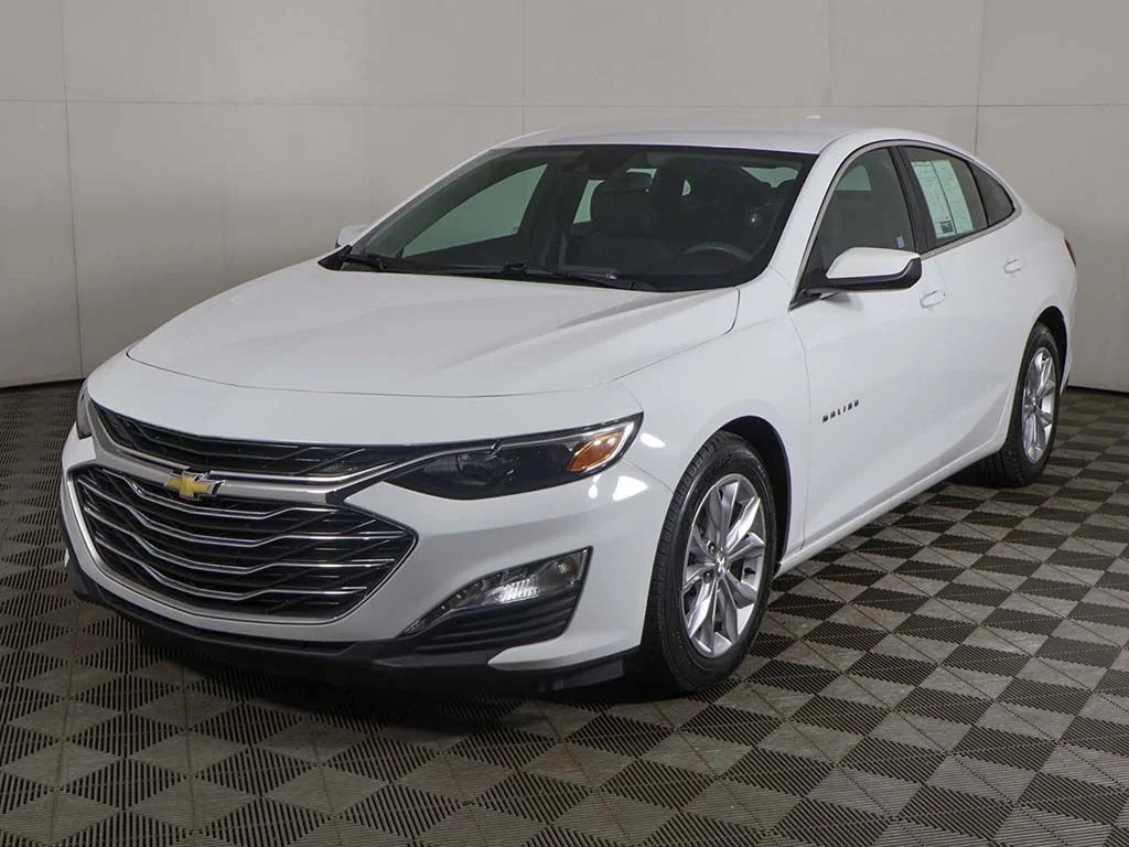 Used 2023 White Chevrolet LT image 6