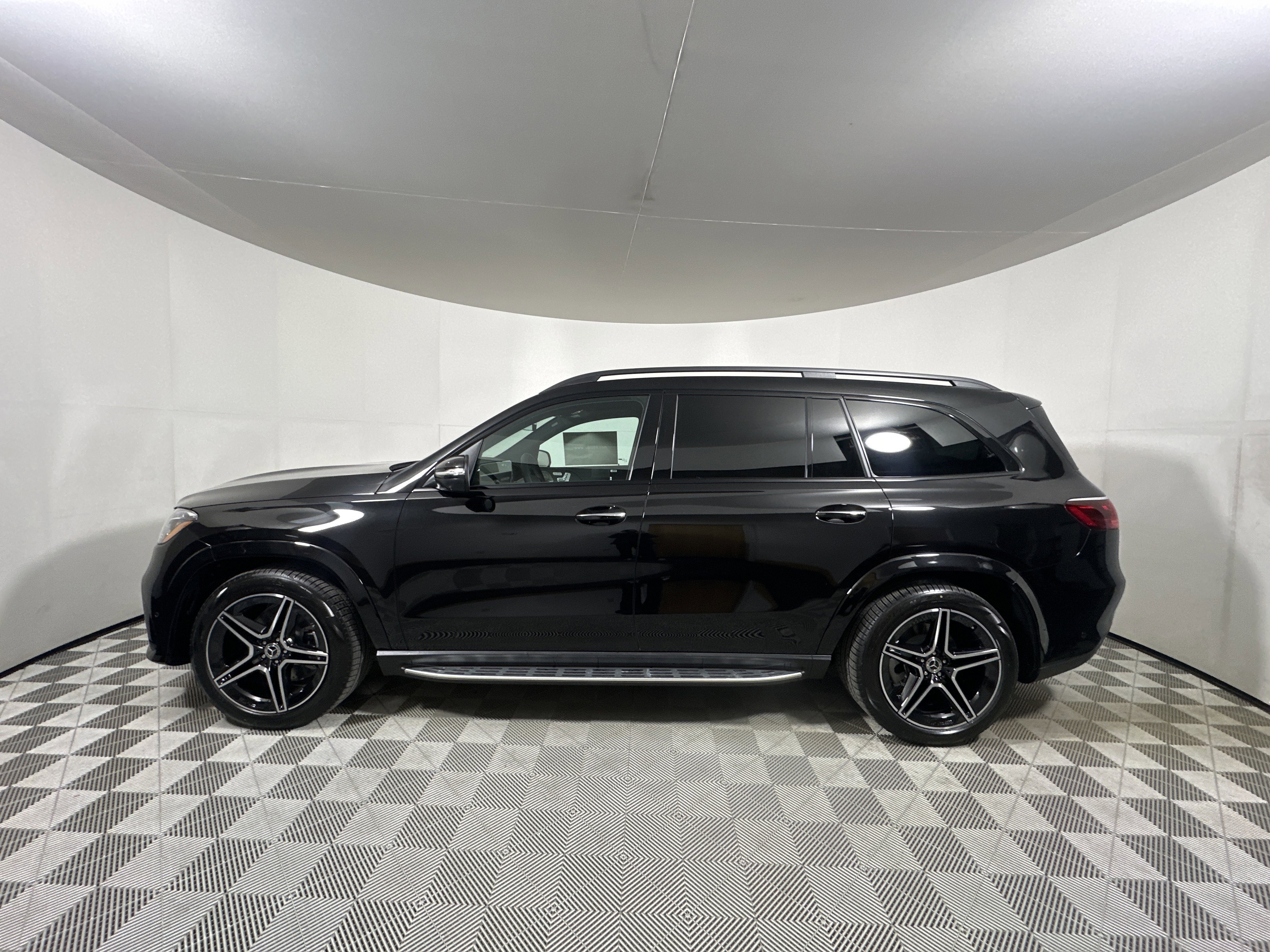 New 2026 Obsidian Black Metallic Mercedes-Benz GLS 450 image 4