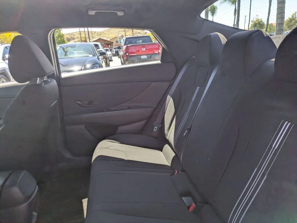 Used 2025 Black Hyundai SEL Sport image 27