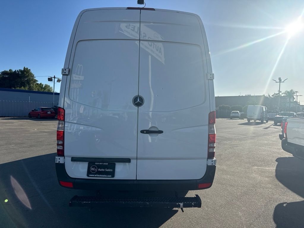 Used 2016 White Mercedes-Benz Cargo 170 WB image 4