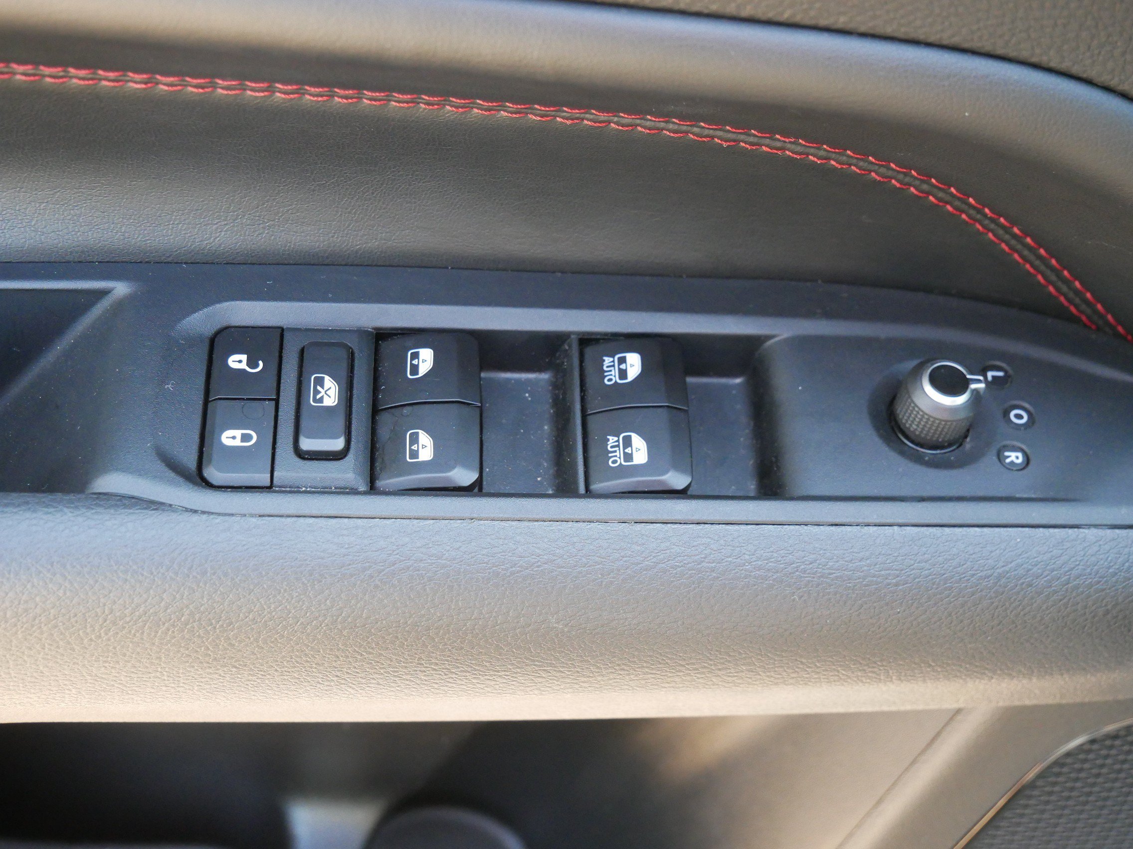 Used 2025 Bright White Clearcoat Jeep Trailhawk image 18