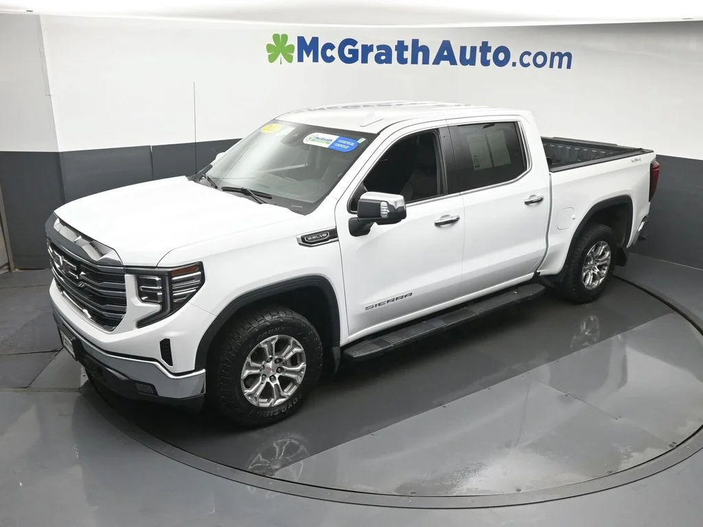 Used 2022 White GMC SLT image 21
