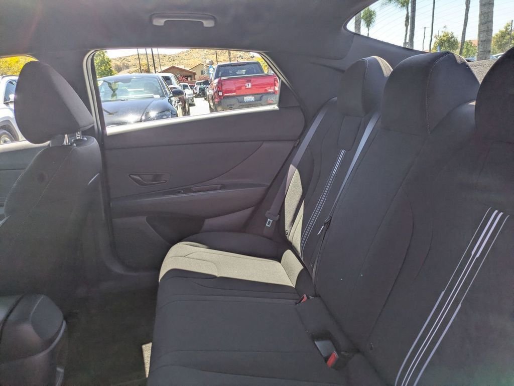 2025 Hyundai Elantra SEL - Photo 27