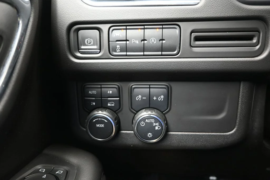 2023 Chevrolet Suburban LT - Photo 18