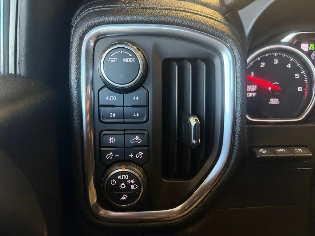 Used 2020 White Chevrolet High Country image 25