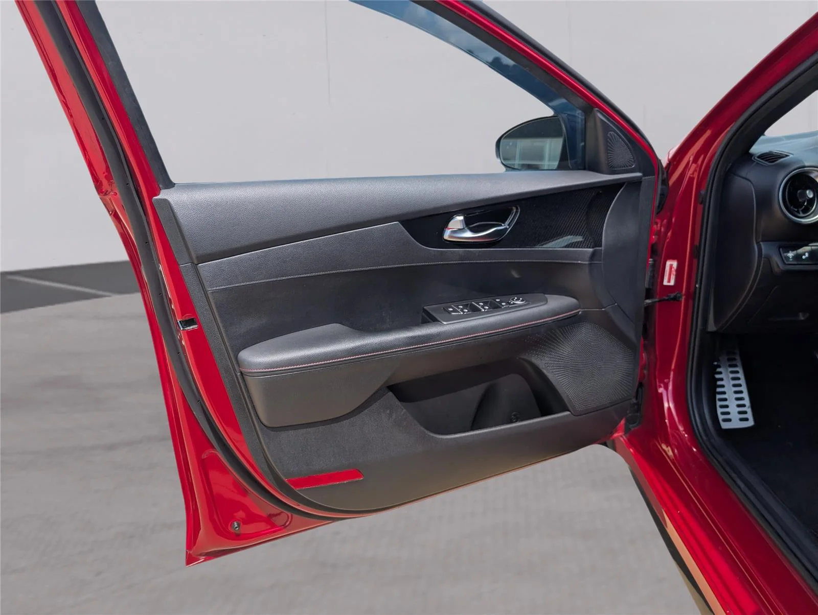 Used 2022 Currant Red Kia GT image 11