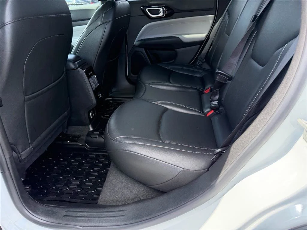 Used 2025 White Jeep Limited image 10