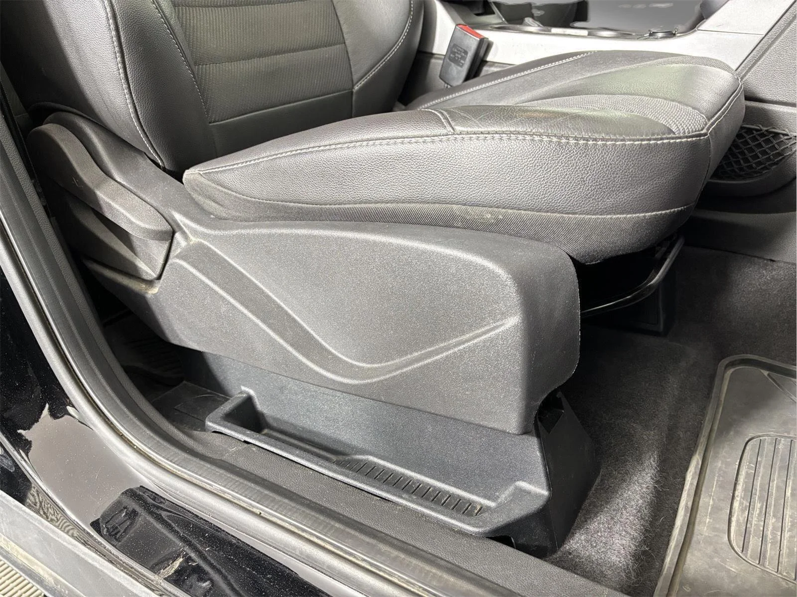 Used 2016 Shadow Black Ford SE image 23
