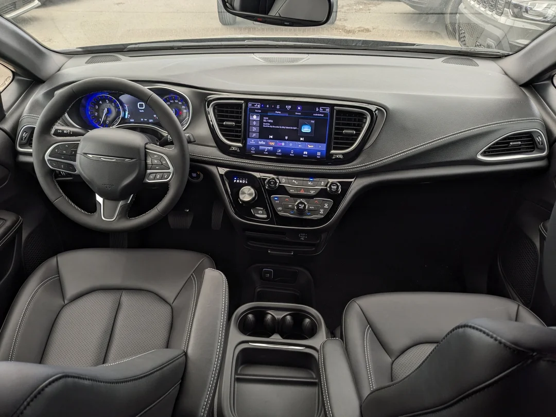 New 2027 Black Chrysler Select - - FWD - Stow n Go Seating - Adaptive Cruise - Blind-Spot - Apple CarPlay & More! image 24