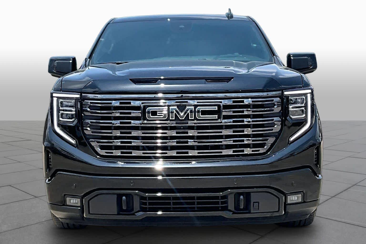 Used 2025 Onyx Black GMC Denali Ultimate image 7