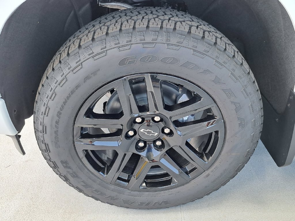 2026 Chevrolet Silverado 1500 RST Crew Cab Pickup Slide 14