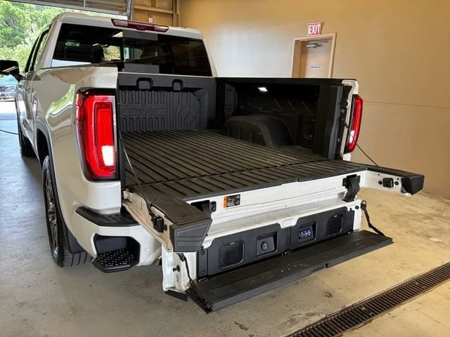 Used 2025 White Frost Tricoat GMC Denali Ultimate image 27