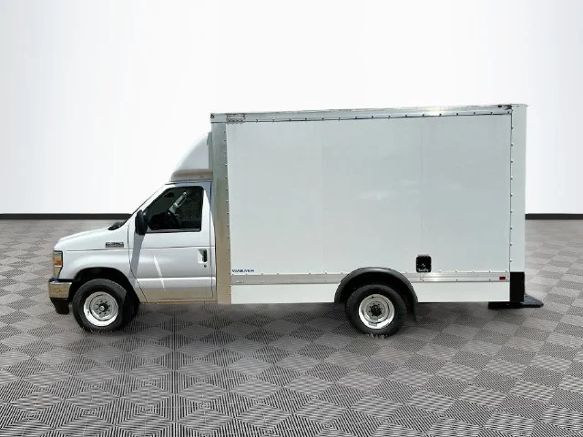 New 2025 Oxford White Ford Base image 3