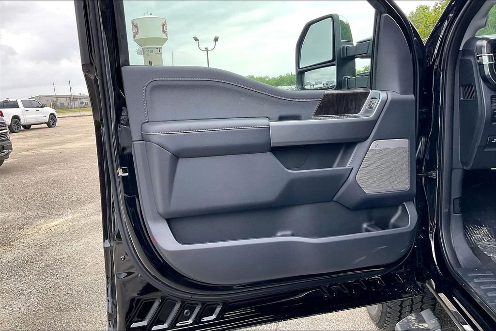 New 2026 Ford Super Duty F-250 Lariat 4D Crew Cab