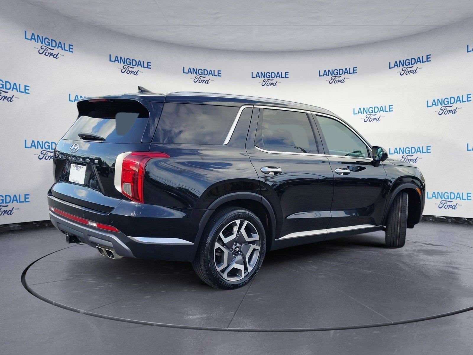 Used 2024 Black Hyundai SEL image 4