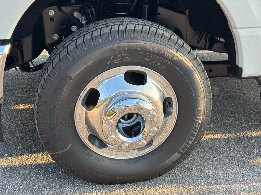 2026 Ford F-350 Super Duty Chassis Cab XL - Photo 6