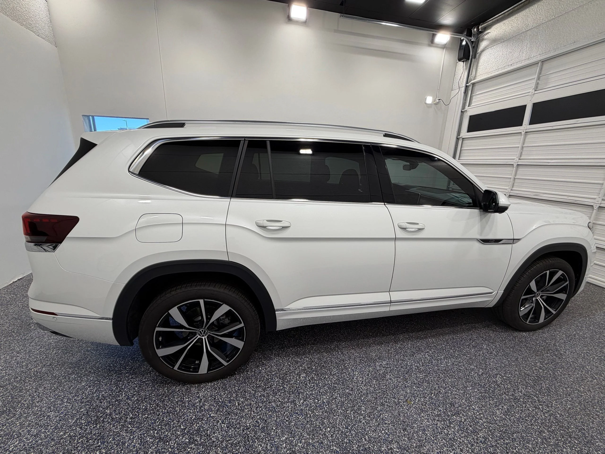 2025 Volkswagen Atlas SEL Premium R-Line - Photo 7