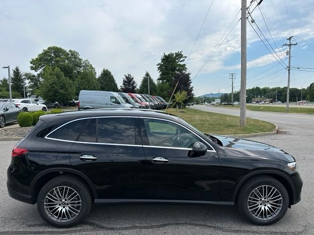 New 2026 Black Mercedes-Benz GLC 300 image 5