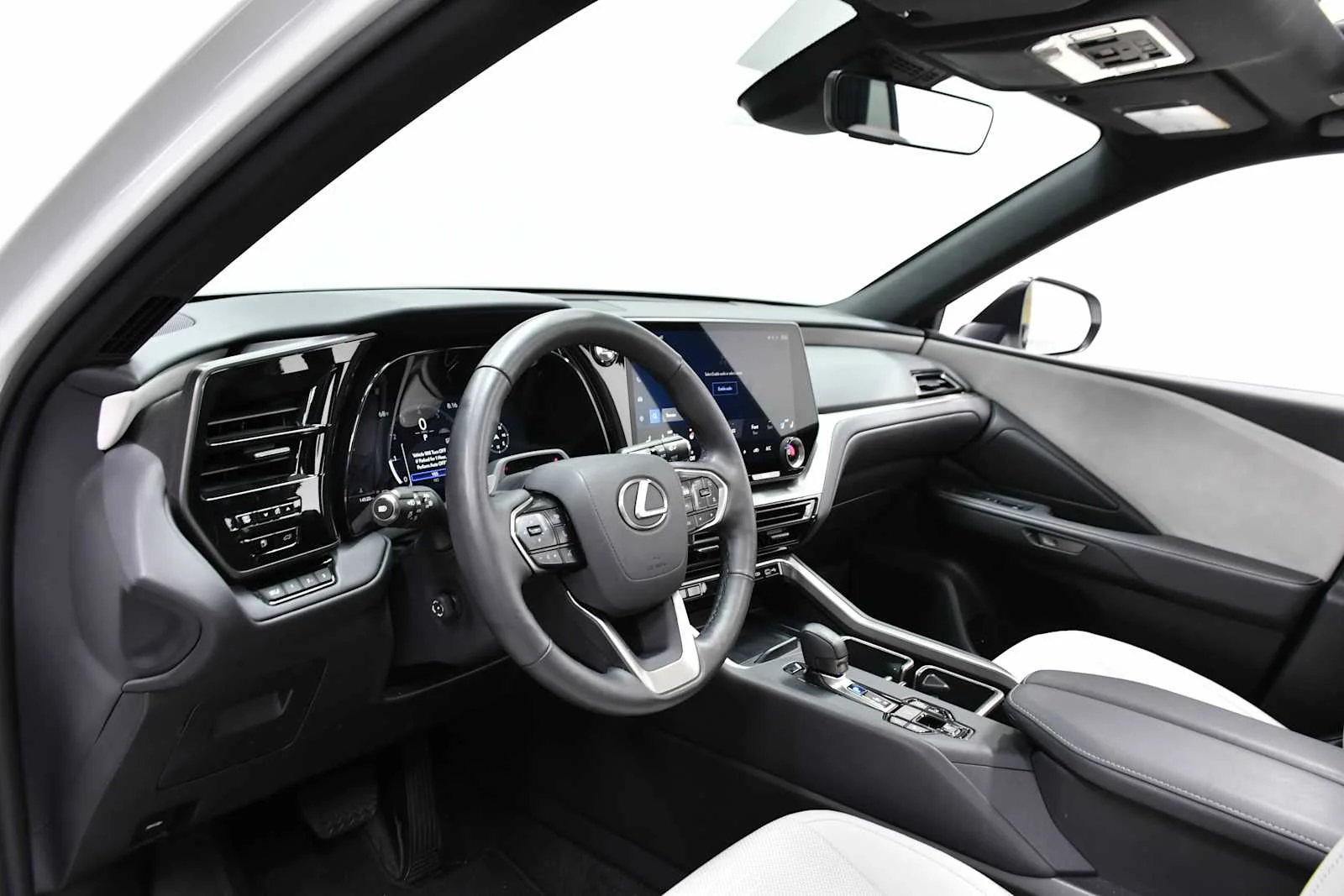 Used 2025 Wind Chill Pearl Lexus Premium image 16