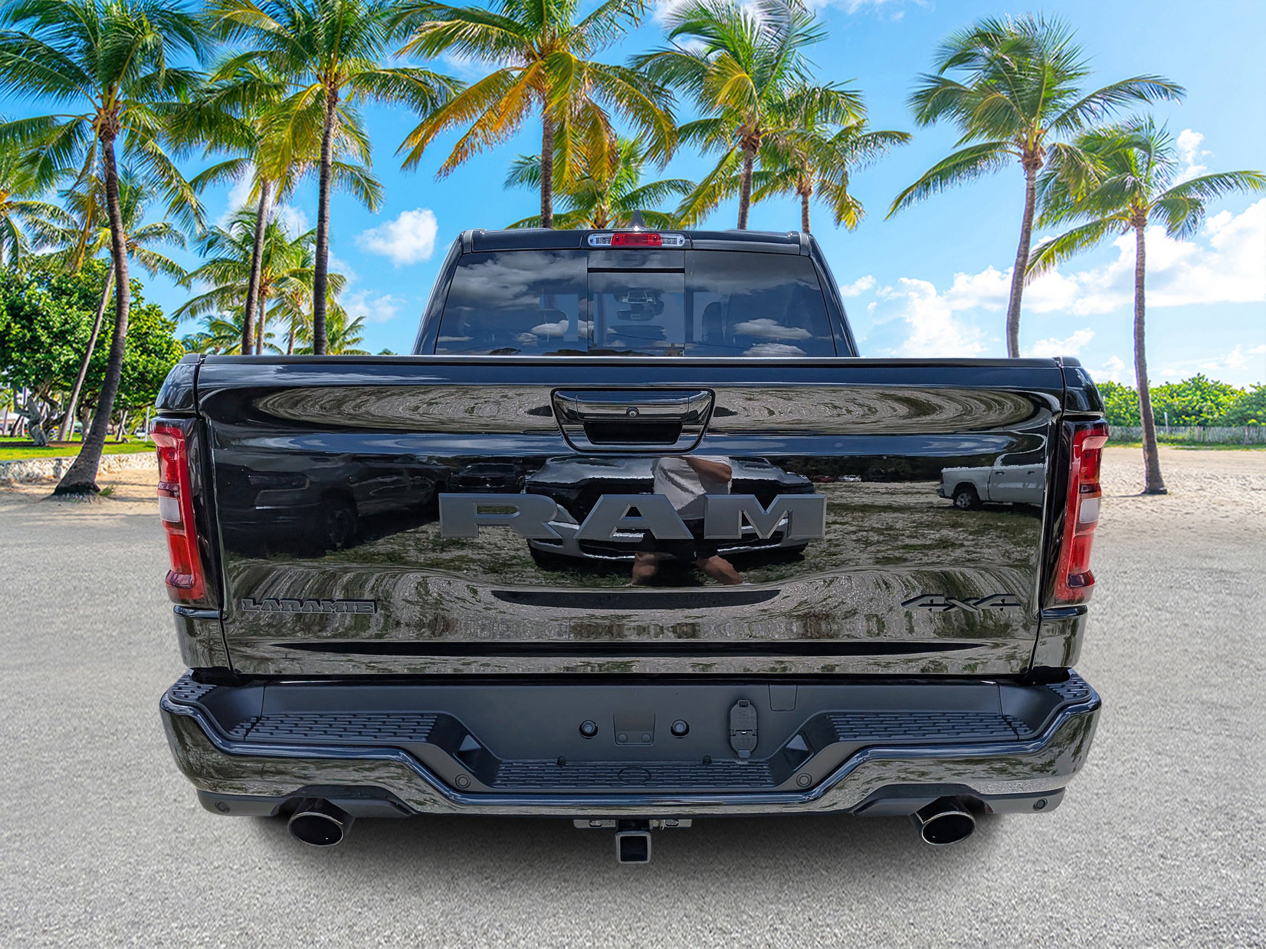 New 2026 Diamond Black Crystal Pearl-Coat Exterior Paint RAM Laramie image 4