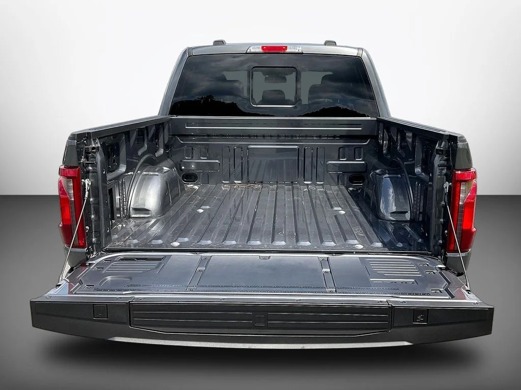 New 2026 Carbonized Gray Metallic Ford XLT image 17