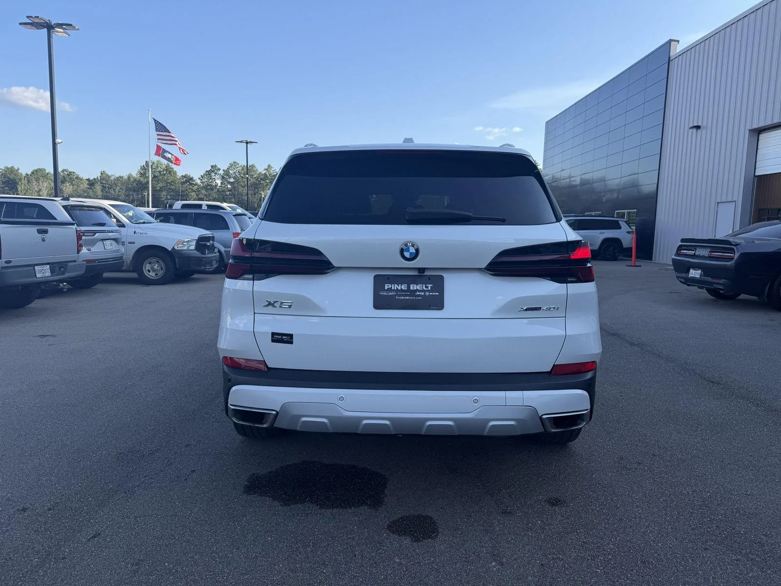 Used 2024 Mineral White Metallic BMW xDrive40i image 5