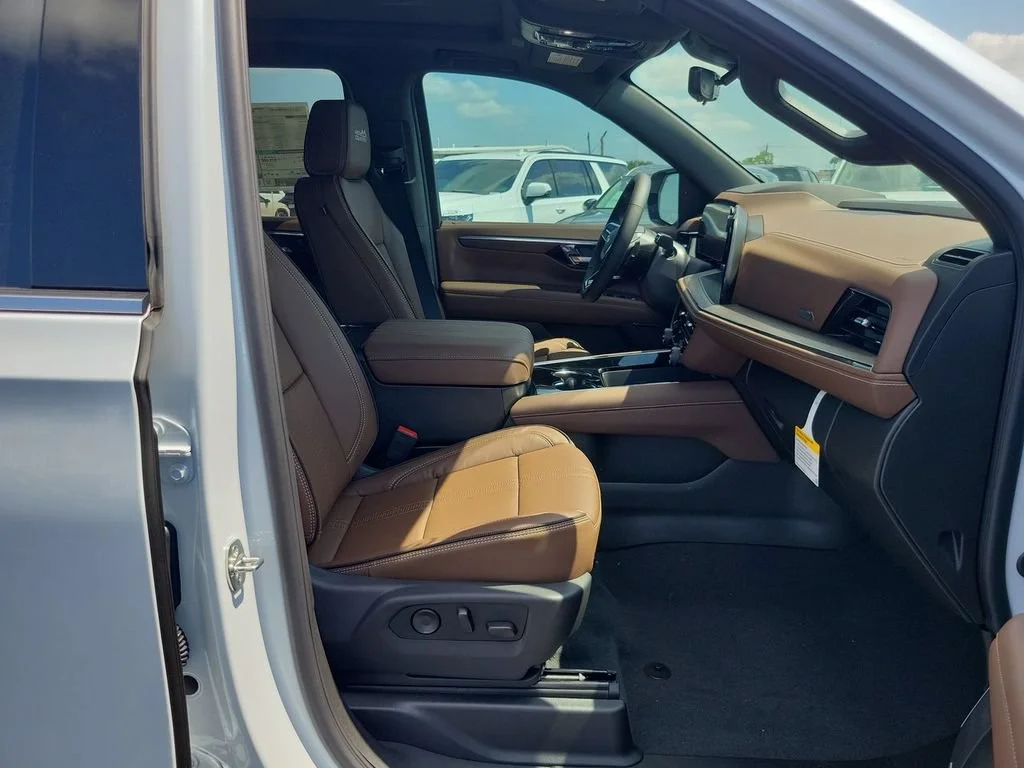 New 2026 Polar White Tricoat Chevrolet High Country image 29