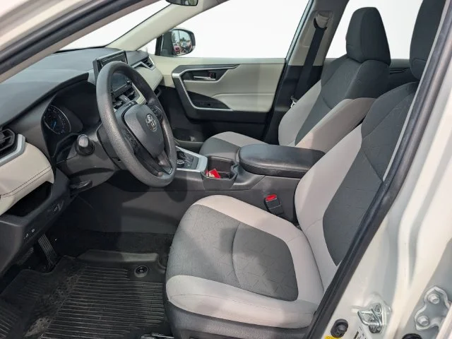 Used 2022 White Toyota XLE image 11