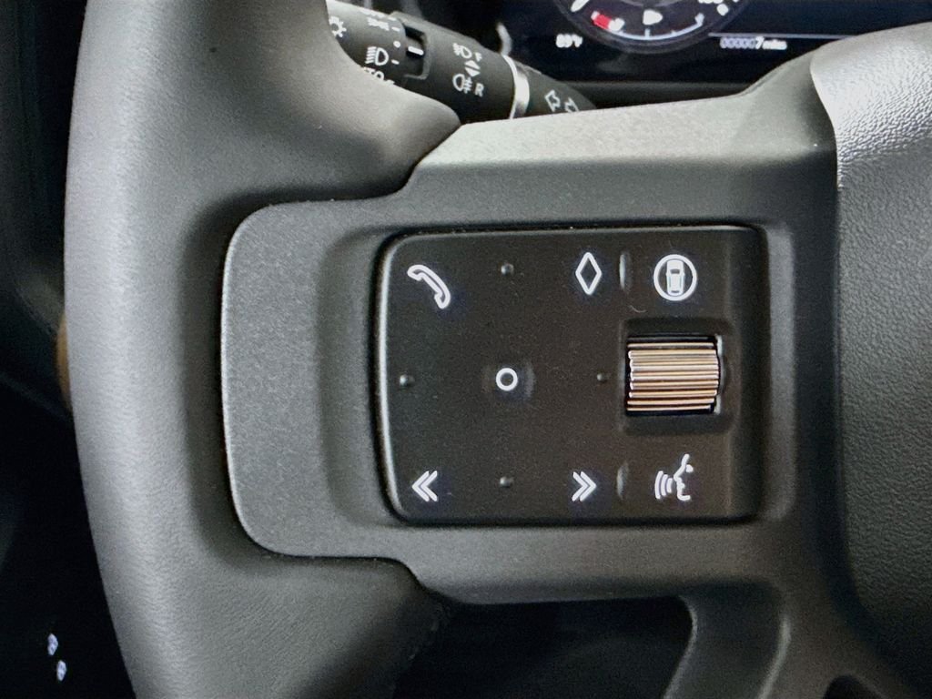 New 2026 Fuji White Land Rover X-Dynamic SE image 11