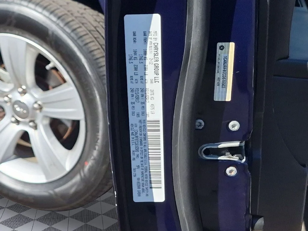 Used 2012 True Blue Pearlcoat Jeep Latitude image 29