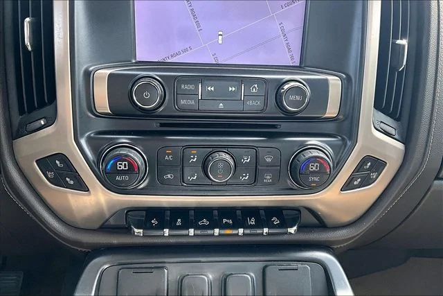 Used 2015 White GMC Denali image 32