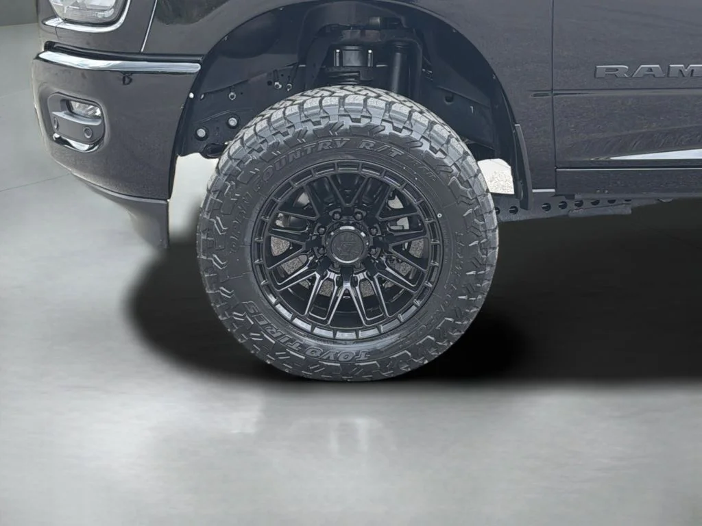 New 2025 Diamond Black Crystal Pearlcoat RAM Big Horn image 34