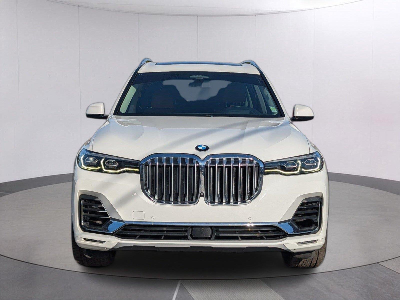 Used 2019 Alpine White BMW xDrive50i image 4