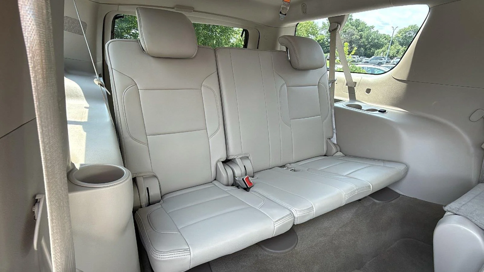 Used 2019 White Frost Tricoat GMC Denali image 31