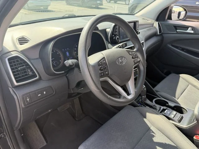 Used 2020 Black Hyundai SE image 10