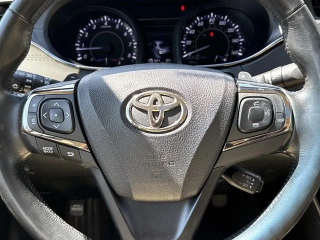 Used 2015 Red Toyota XLE Touring image 18