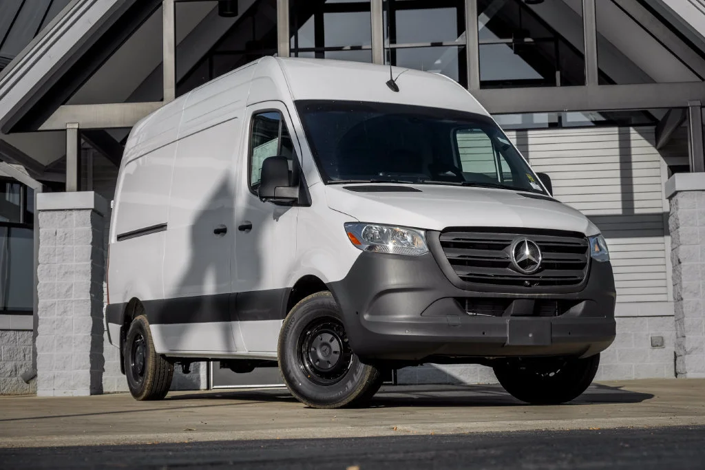 New 2026 Arctic+White Mercedes-Benz Cargo 144 WB image 31