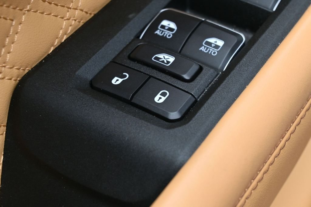 Used 2025 Red Jeep Summit Reserve image 16