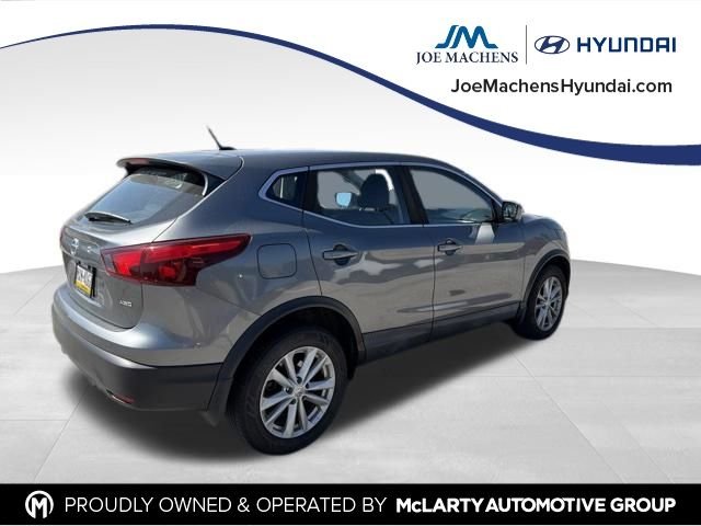 Used 2018 Gray Nissan S image 8