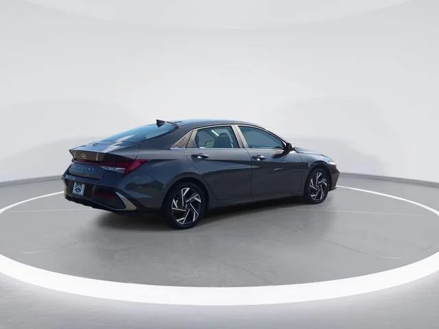 Used 2025 Gray Hyundai SEL Convenience image 8