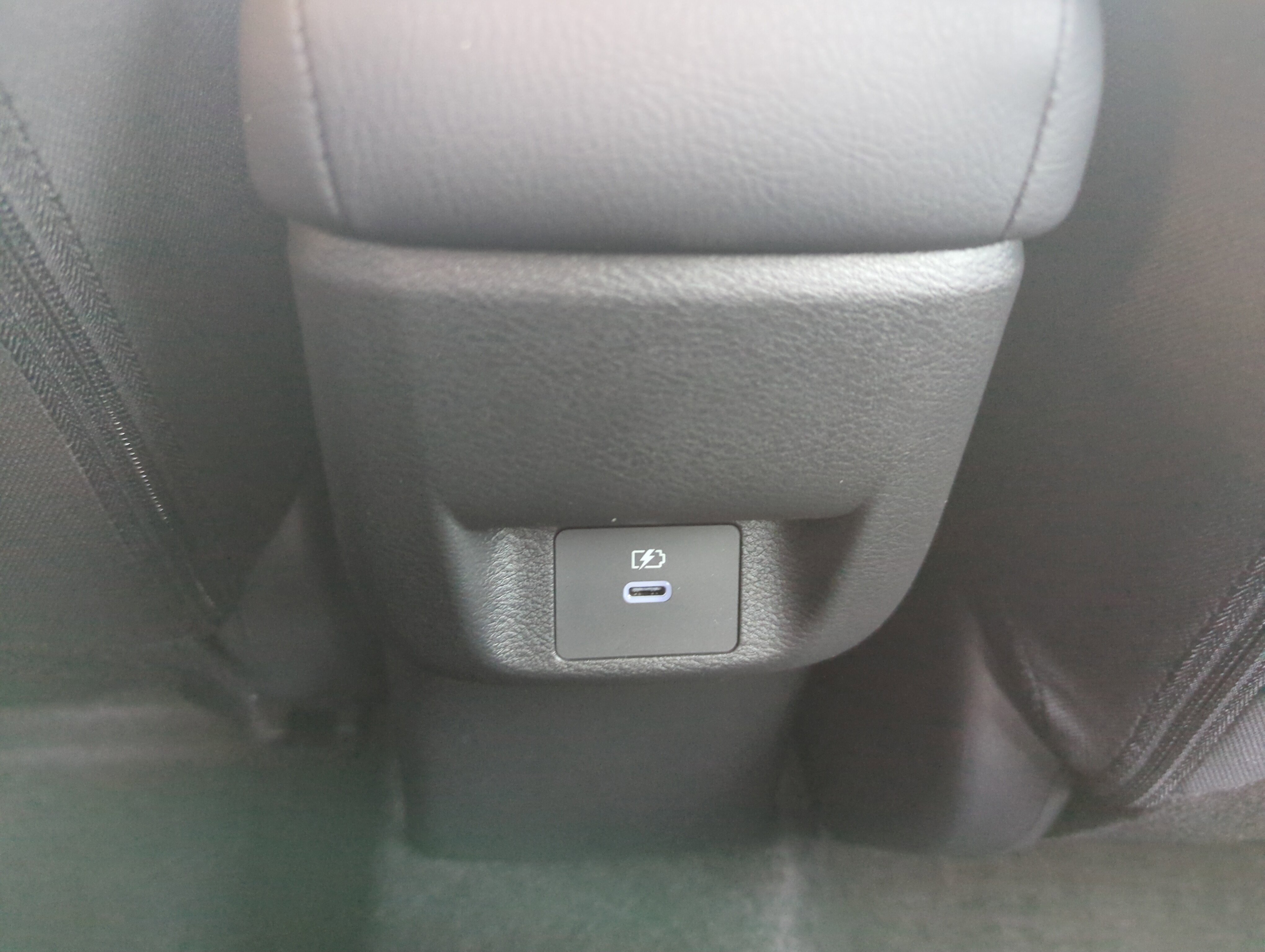 2025 Nissan Versa Sedan SR - Photo 11