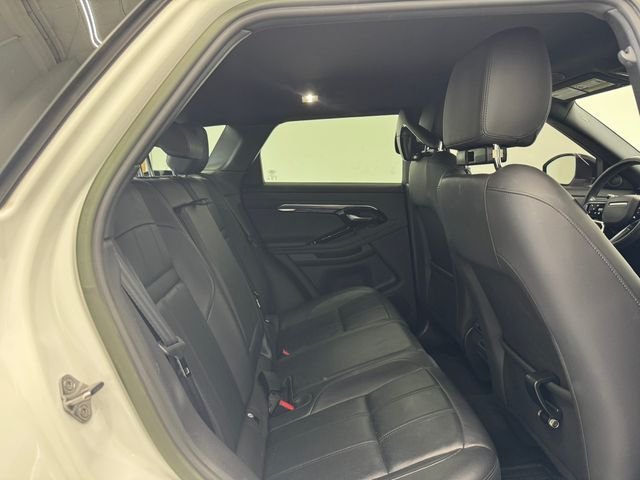 Used 2023 Fuji White Land Rover Dynamic image 19