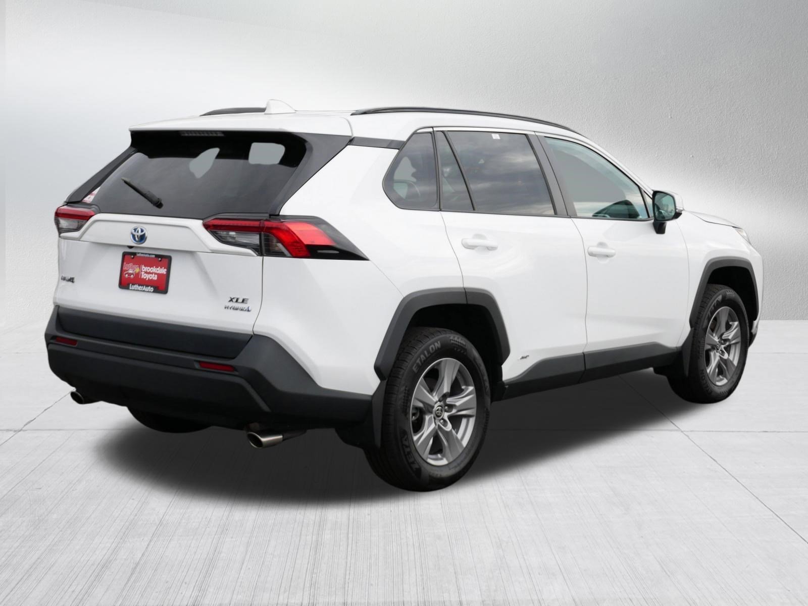 2024 Toyota RAV4 XLE - Photo 7