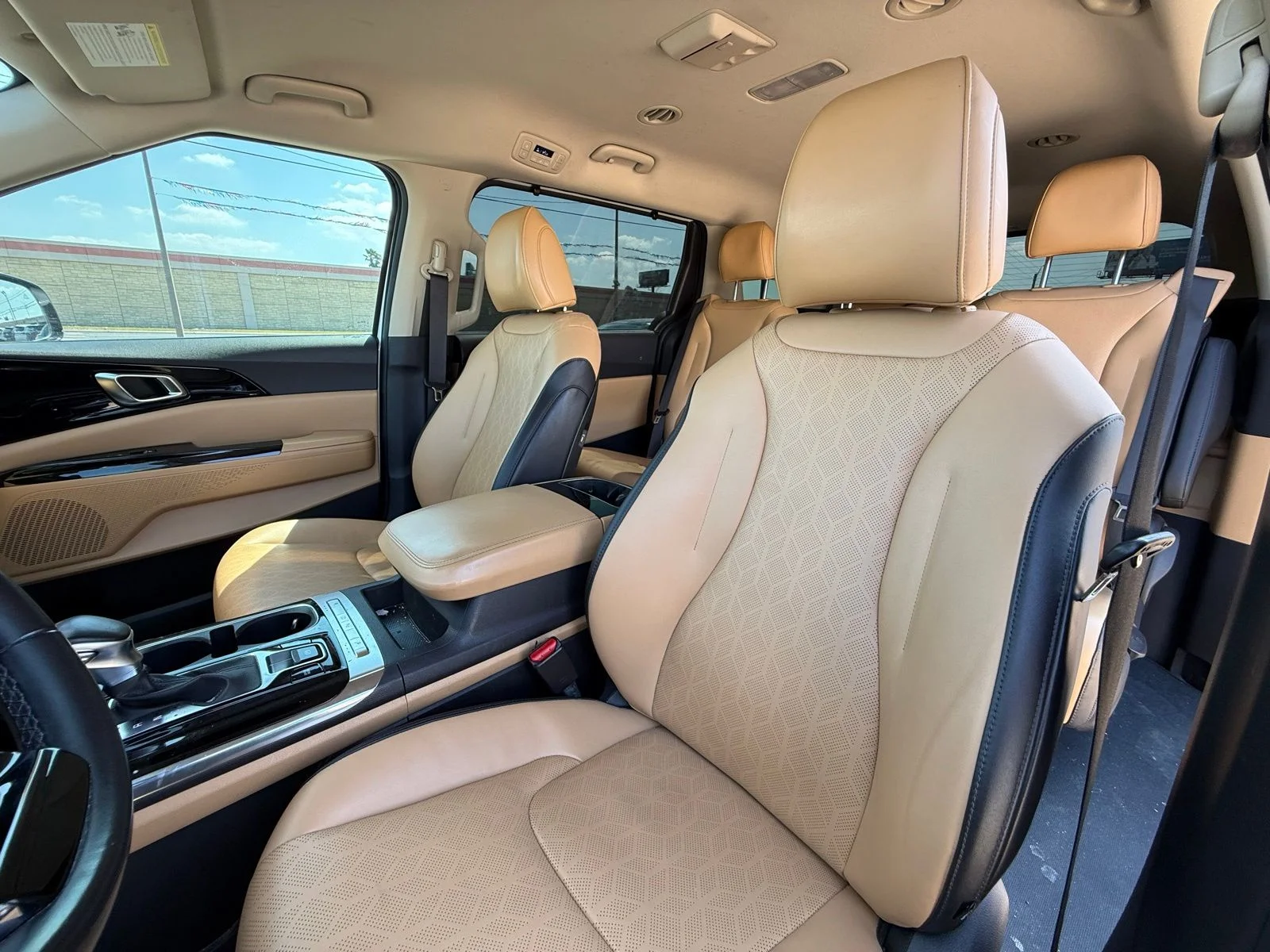 2022 Kia Carnival EX - Photo 11