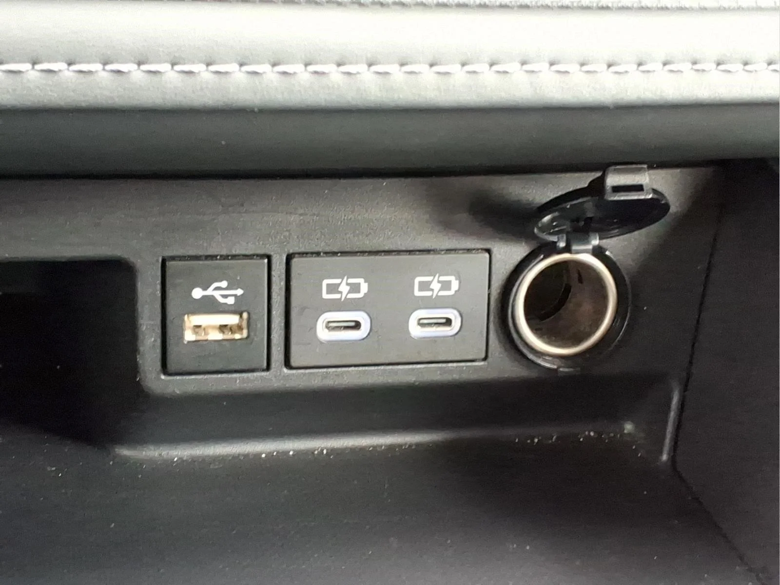 2024 Toyota Highlander LE - Photo 16